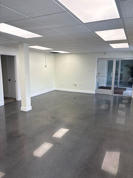 More Photos Of 860 Main St, Sanford Medical For Lease