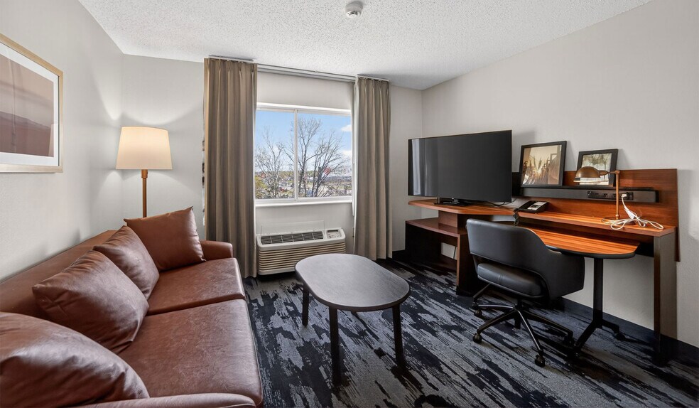 More Photos Of 1945 W Southwest Loop 323, Tyler Hotel For Sale