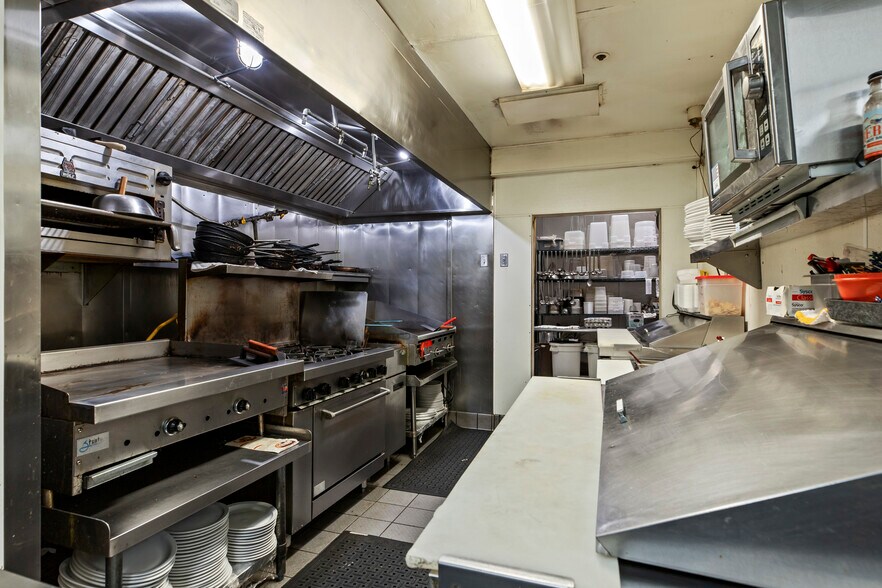 More Photos Of 915-917 J St, Modesto General Retail For Sale