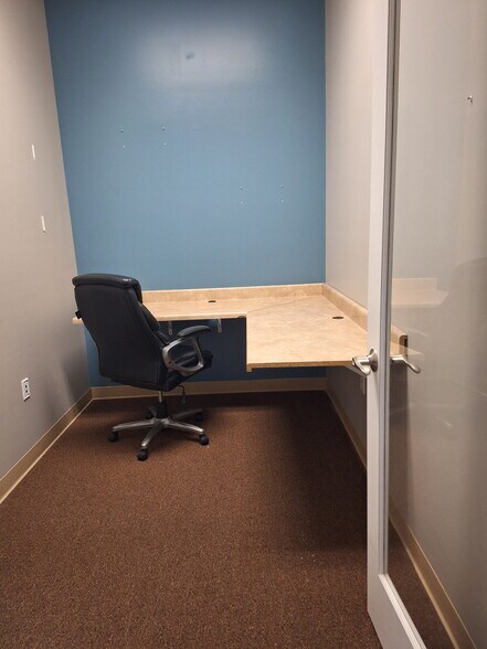 More Photos Of 3928 McCarty Ln, Lafayette Office For Sale