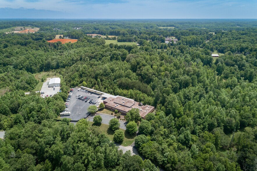 More Photos Of 3195 Centre Park Blvd, Winston-Salem Manufacturing For Sale