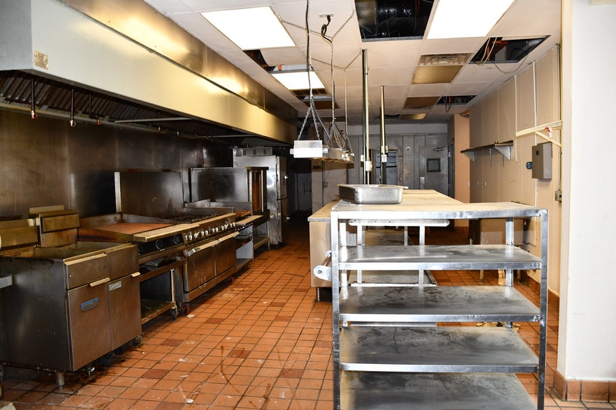 More Photos Of 10211 W Lincoln Hwy, Frankfort Restaurant For Lease