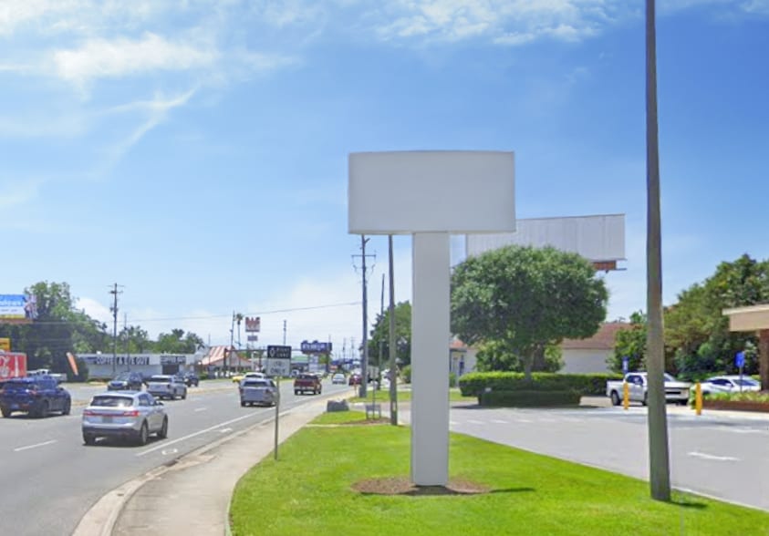 More Photos Of 6727 Davis Hwy, Pensacola Bank For Sale
