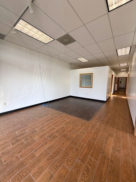More Photos Of 4131-4133 N Perryville Rd, Loves Park Storefront Retail Office For Lease