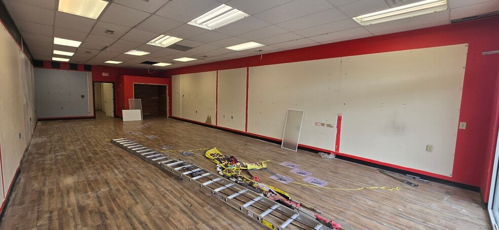 More Photos Of 117-129 Dayton St, Beckley Freestanding For Lease