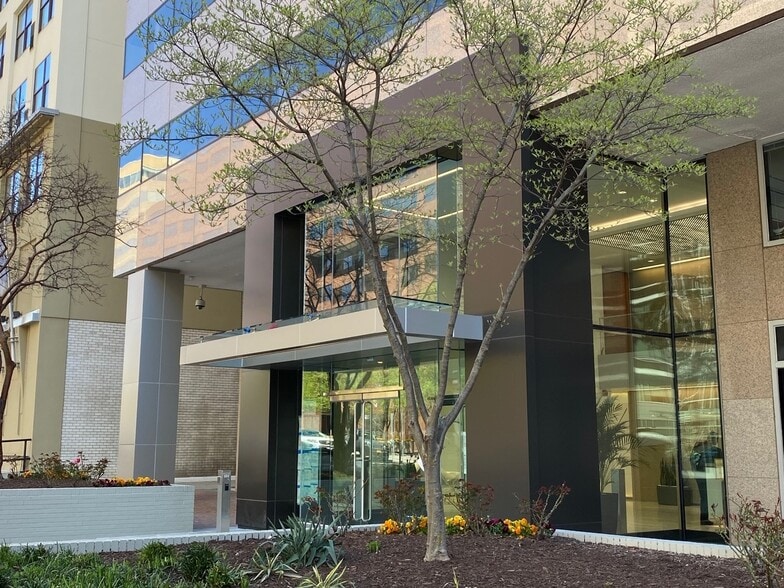 More Photos Of 1101 Vermont Ave NW, Washington Office For Lease