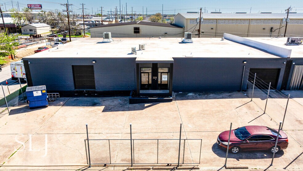 More Photos Of 3201-3221 May St, Fort Worth Warehouse For Sale