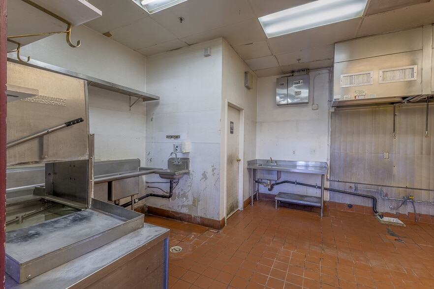 More Photos Of 775-801 S Gravenstein Hwy, Sebastopol Unknown For Lease