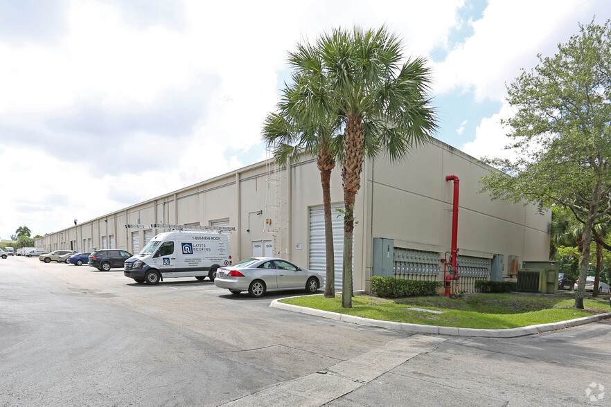 More Photos Of 14000-14046 NW 82nd Ave, Miami Lakes Light Distribution For Lease