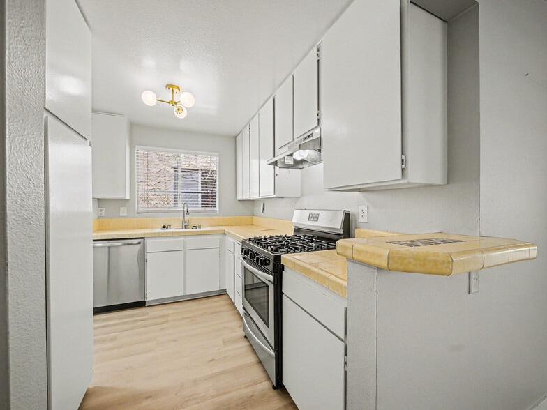 More Photos Of 2008 Canal St, Venice Apartments For Sale