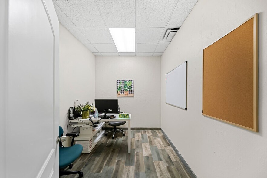 More Photos Of 13861 Plantation Rd, Fort Myers Office For Sale