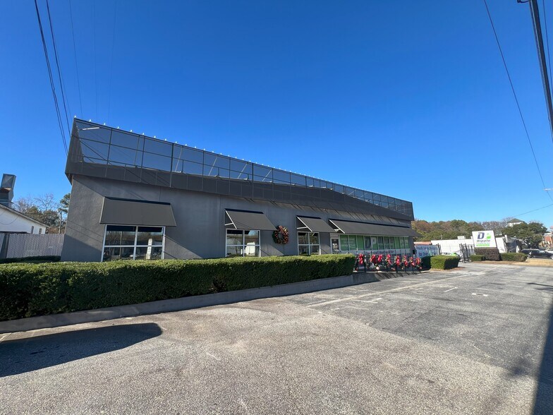 More Photos Of 211 N Pleasantburg Dr, Greenville Light Manufacturing For Lease