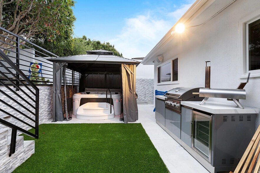 More Photos Of 8222 Pershing Dr, Playa Del Rey Multifamily For Sale