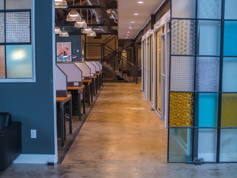 More Photos Of 12-18 W Willow Grove Ave, Philadelphia Self Storage For Lease