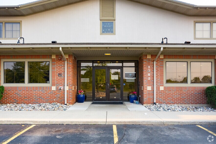 More Photos Of 1701 Lake Lansing Rd, Lansing Office For Sale