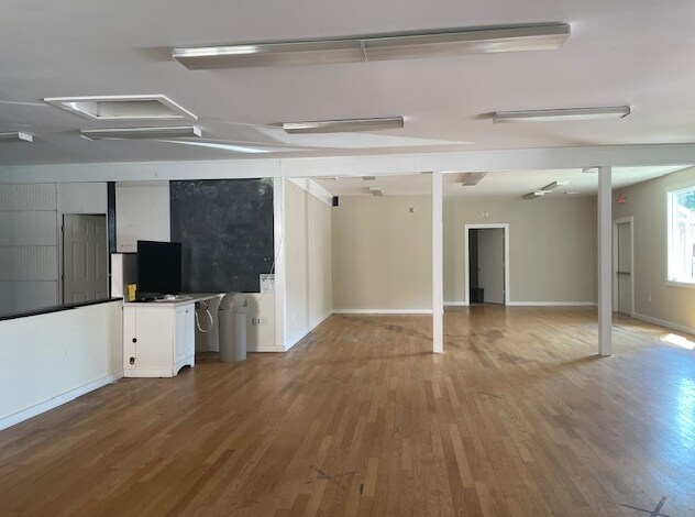 More Photos Of 1610R Saybrook Rd, Haddam Freestanding For Lease