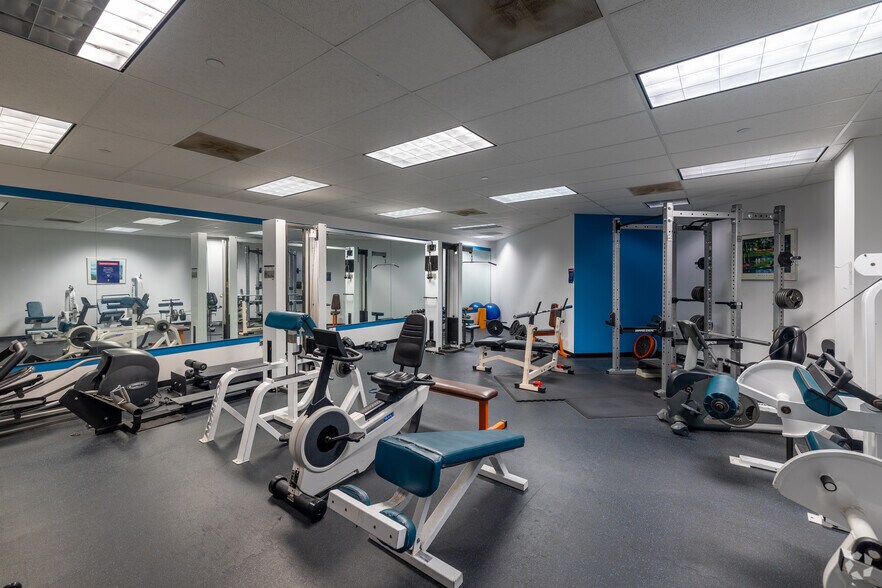 More Photos Of 53 Frontage Rd, Hampton Office For Lease
