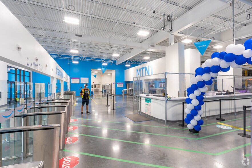 More Photos Of 1025 Boxwood Rd, Wilmington Distribution For Lease