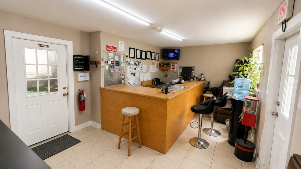 More Photos Of 10 Barry Ave, Mascotte Auto Repair For Sale