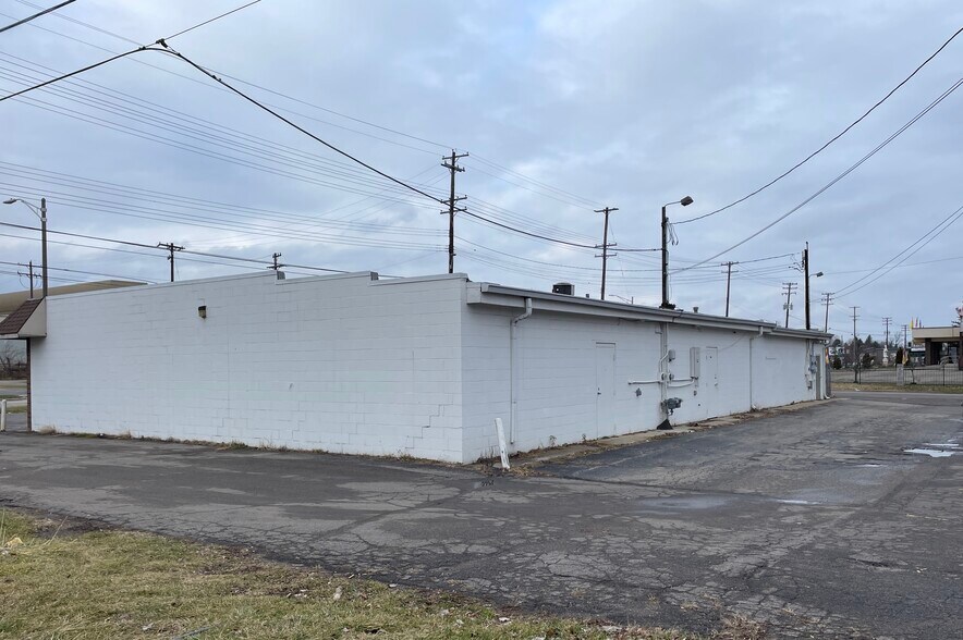 More Photos Of 3101-3109 S Martin Luther King Jr Blvd, Lansing Freestanding For Sale