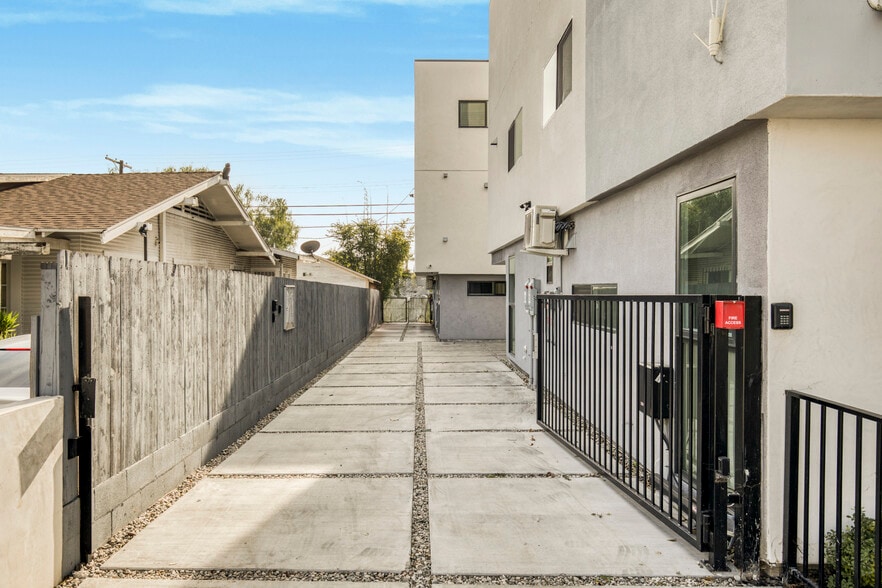 More Photos Of 5456 Barton Ave, Los Angeles Apartments For Sale
