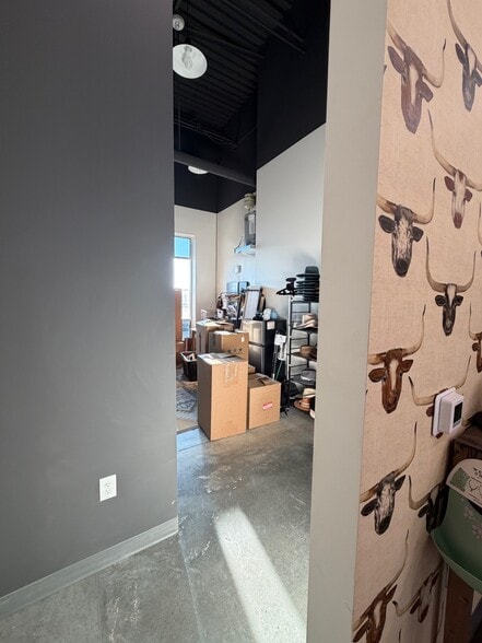 More Photos Of 1043 S Valley Grove Way, Pleasant Grove Storefront For Lease