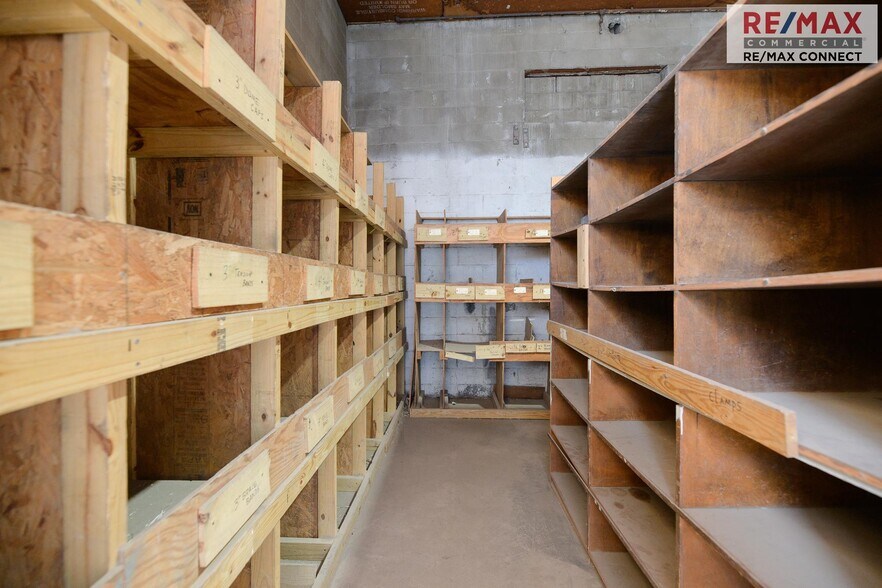 More Photos Of 2850 Cromwell Rd, Norfolk Warehouse For Sale