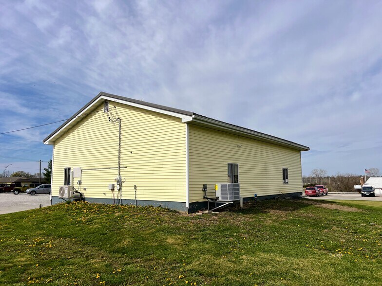More Photos Of 2209 E Illinois St, Kirksville Auto Repair For Sale