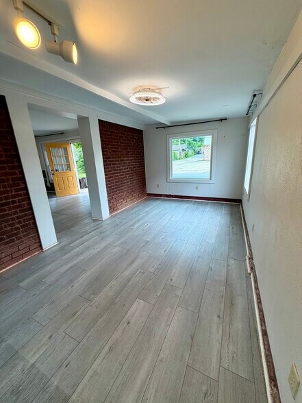 More Photos Of 100 W B Ave, North Little Rock Office For Lease