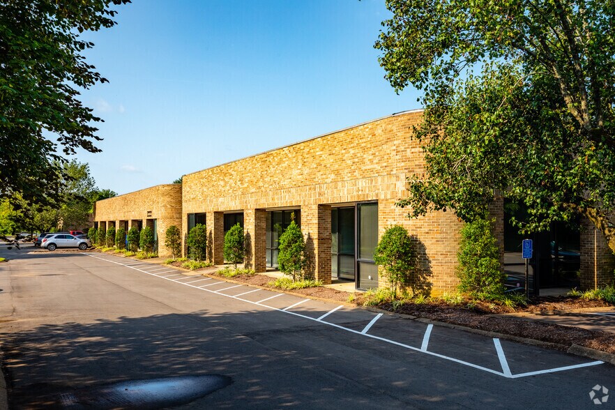 More Photos Of 500 Wilson Pike Cir, Brentwood Office For Lease