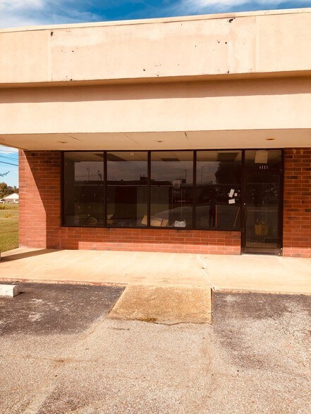More Photos Of 8115-8131 Us-51 N, Millington Unknown For Lease