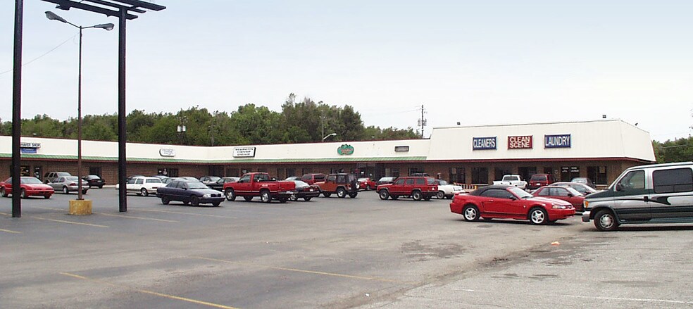 More Photos Of 2170-2198 E 54th St, Indianapolis Unknown For Lease