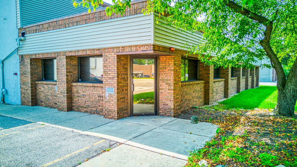 More Photos Of 21238 Bridge St, Southfield Warehouse For Lease