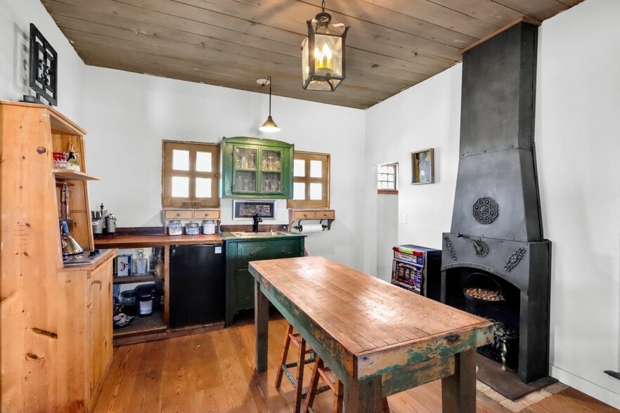 More Photos Of 111 Legacy Ln, Comfort Winery Vineyard For Sale