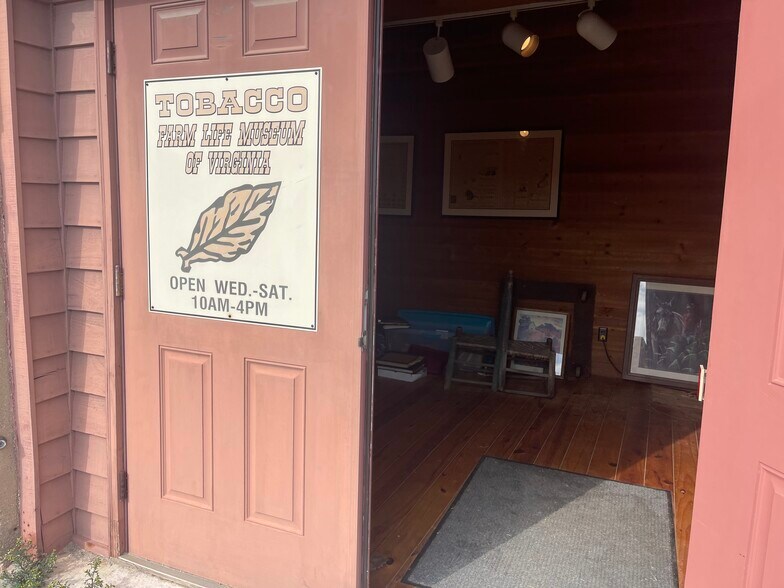 More Photos Of 306 W Main St, South Hill Flex For Lease