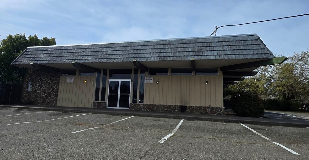 Primary Photo Of 902 Oak Ln, Rio Linda Office For Lease