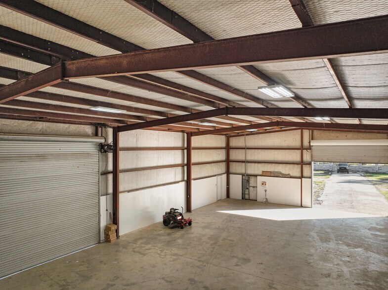More Photos Of 19510-19514 Turtle Creek Ln, Magnolia Warehouse For Sale