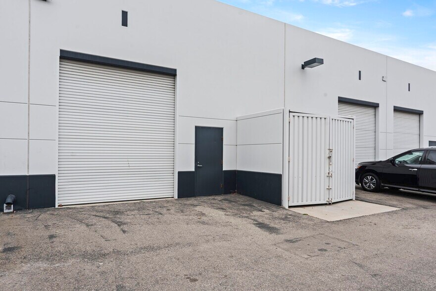More Photos Of 2101 S Rose Ave, Oxnard Warehouse For Sale