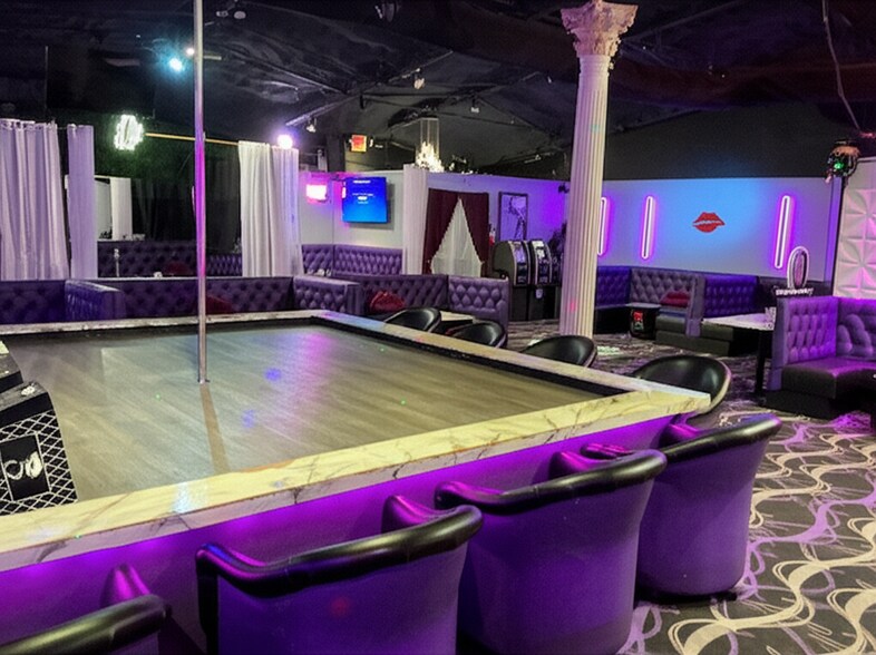 More Photos Of 2990 W International Speedway Blvd, Daytona Beach Freestanding For Sale