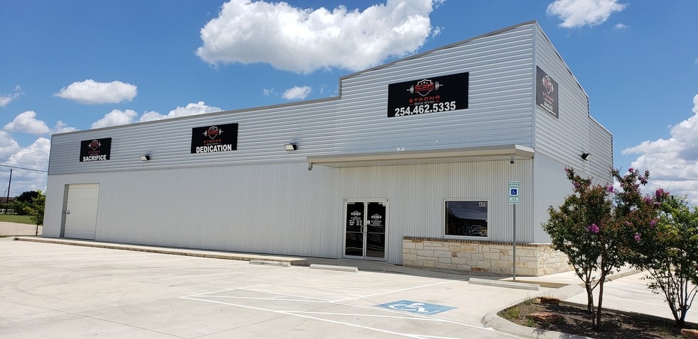 More Photos Of 400 Cheyenne Dr, Killeen Showroom For Lease