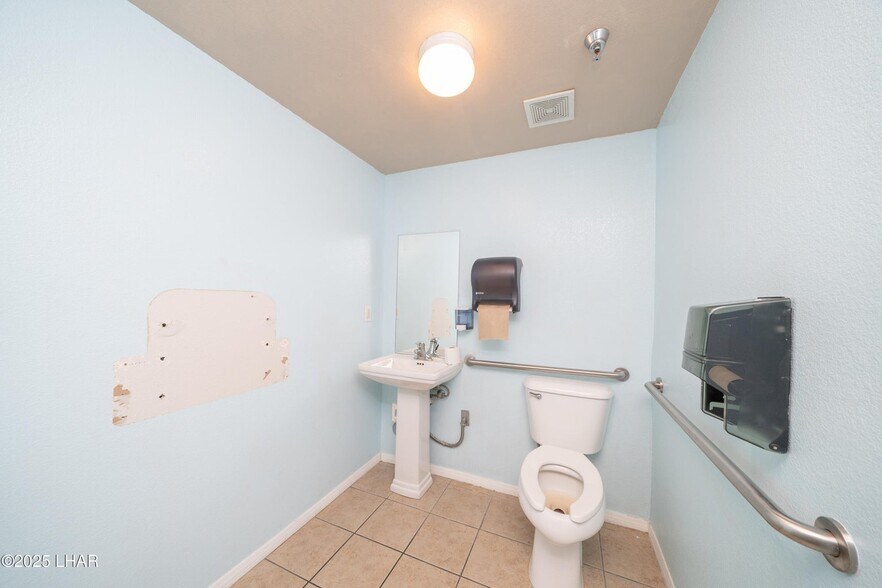 More Photos Of 1515 N Lake Havasu Ave, Lake Havasu City General Retail For Sale