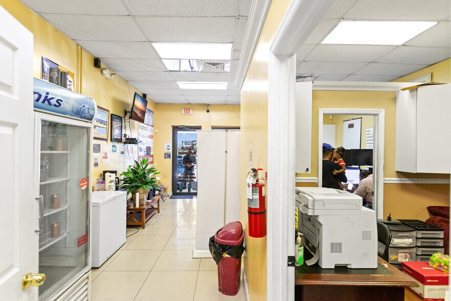 More Photos Of 2025 N Dixie Hwy, Pompano Beach Storefront Retail Office For Sale