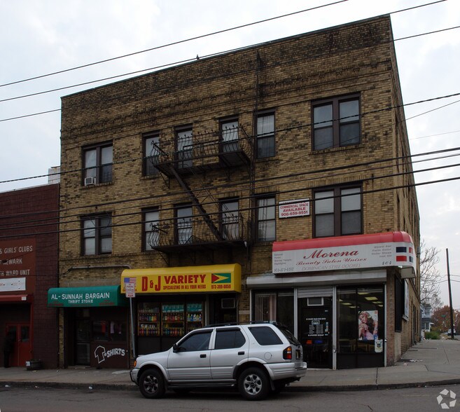 More Photos Of 402-404 Hawthorne Ave, Newark Storefront Retail Residential For Lease