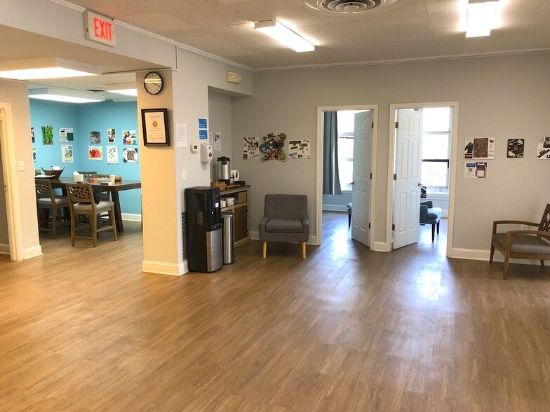More Photos Of 721 D St SE, Washington Storefront Retail Office For Lease