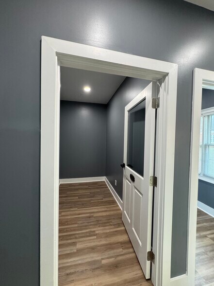 More Photos Of 301-304 Macy Dr, Roswell Medical For Lease