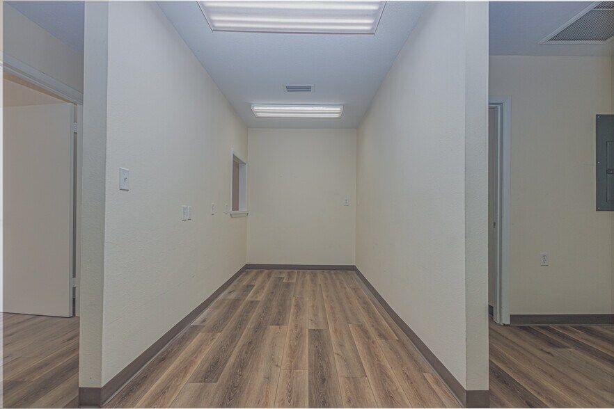 More Photos Of 119 W Plymouth Ave, Deland Unknown For Lease