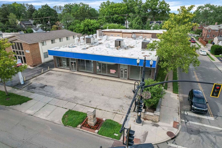 Primary Photo Of 2776 E Main St, Bexley Storefront Retail Office For Lease