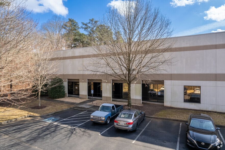 More Photos Of 3960 Royal Dr NW, Kennesaw Distribution For Lease