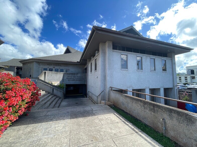 More Photos Of 766 N King St, Honolulu Office For Lease