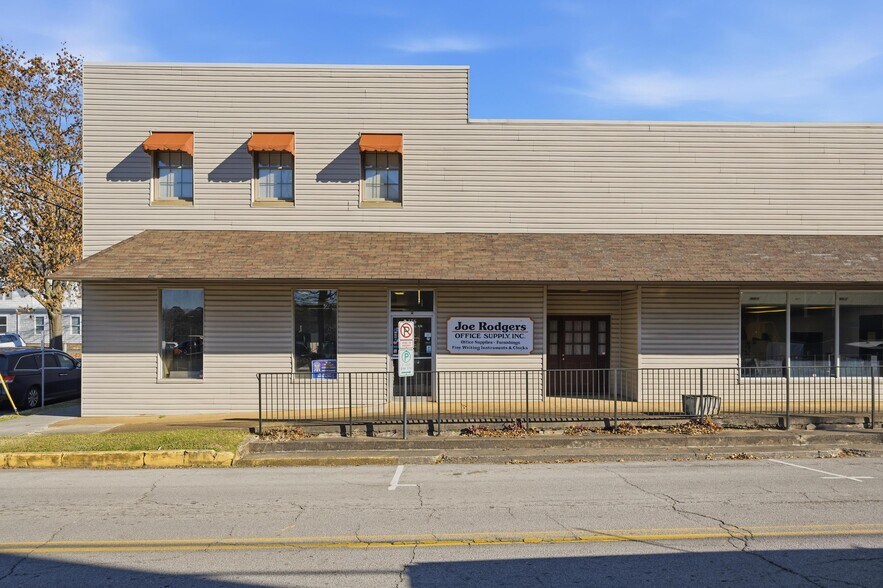 More Photos Of 156 Central Ave NW, Cleveland Convenience Store For Sale